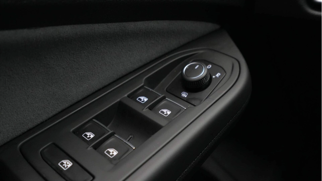 Volkswagen Golf Variant 1.5 eTSI 130pk DSG R-Line Navigatie