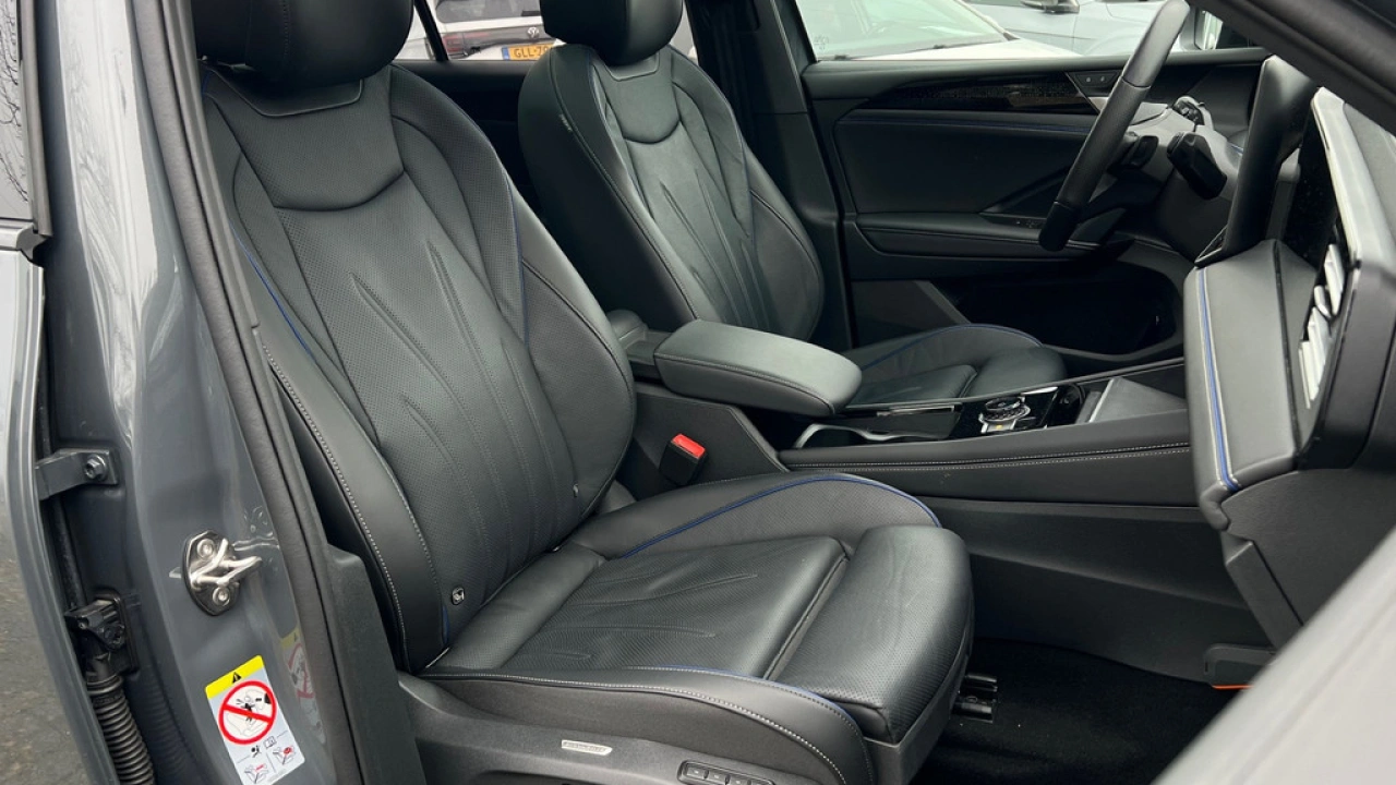 Volkswagen Tiguan 1.5 eHybrid 204pk DSG R-Line Edition Leder Trekhaak Panoramadak