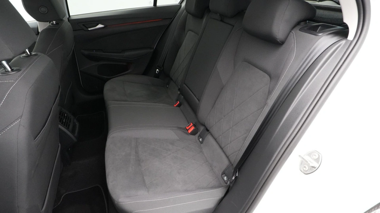 Volkswagen Golf 1.0 TSI 110pk Life Business