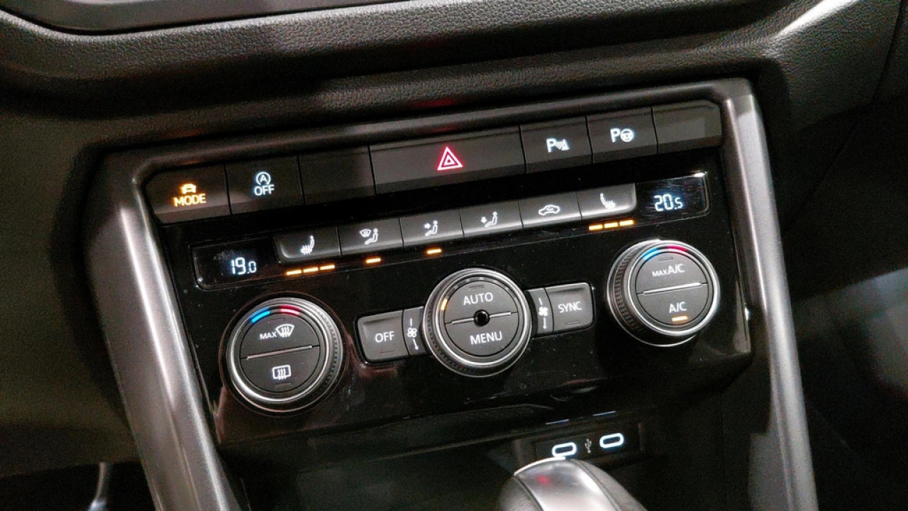 Volkswagen T-Roc Cabrio 1.5 TSI DSG Automaat R-Line | Camera | Rijmodi | Verwarmbare voorstoelen |