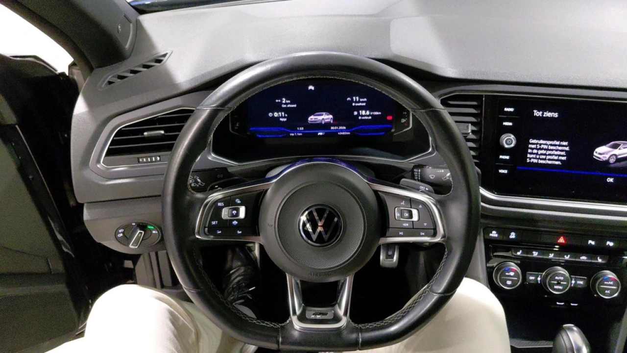 Volkswagen T-Roc Cabrio 1.5 TSI DSG Automaat R-Line | Camera | Rijmodi | Verwarmbare voorstoelen |