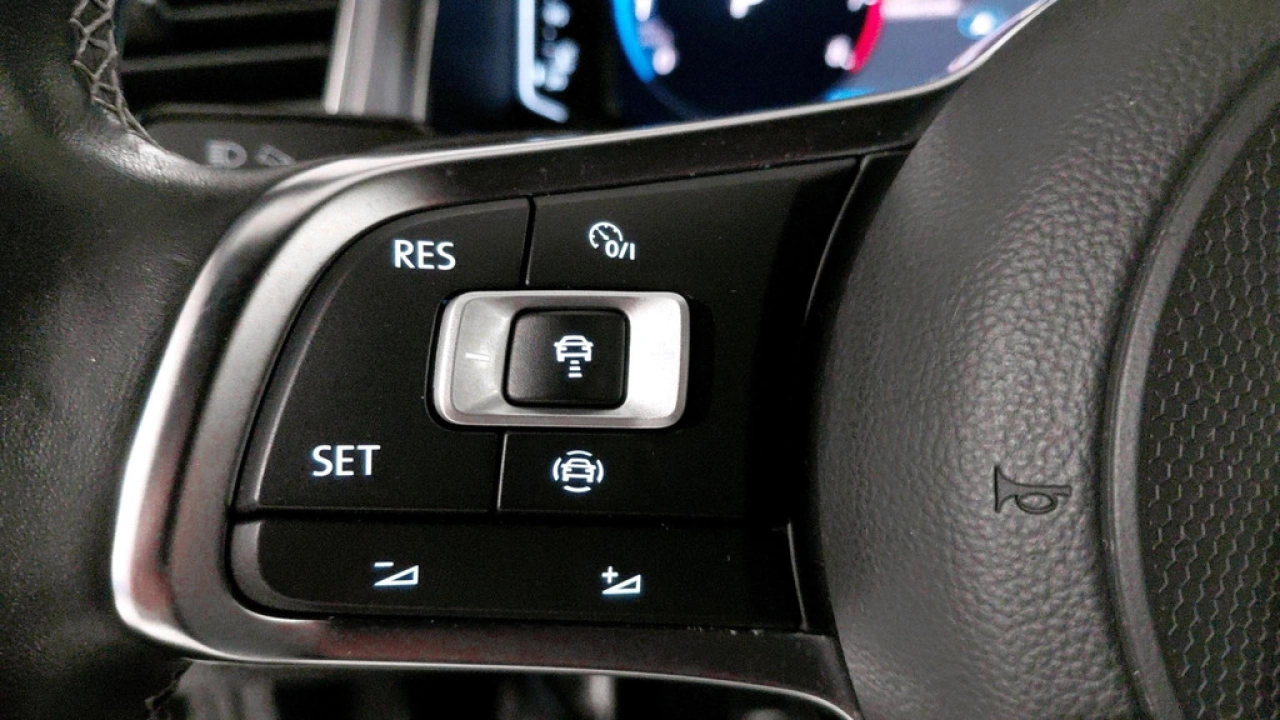 Volkswagen T-Roc Cabrio 1.5 TSI DSG Automaat R-Line | Camera | Rijmodi | Verwarmbare voorstoelen |