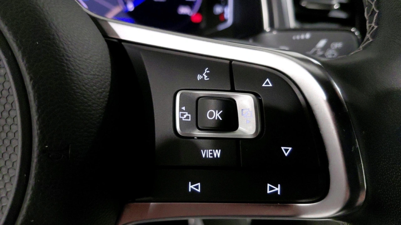 Volkswagen T-Roc Cabrio 1.5 TSI DSG Automaat R-Line | Camera | Rijmodi | Verwarmbare voorstoelen |