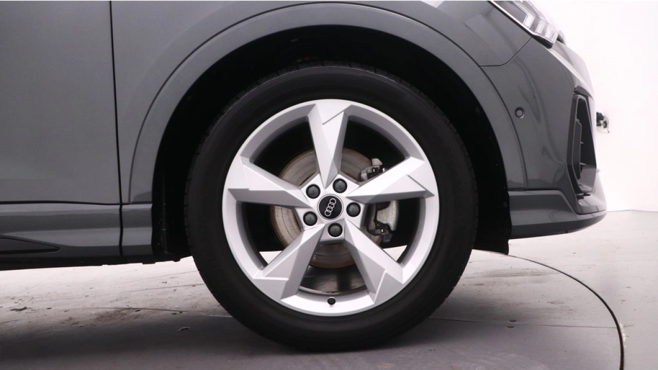 Audi Q3 35 TFSI S edition Competition | Adaptive cruise | Comfort sleutel | Stoelverwarming | 19