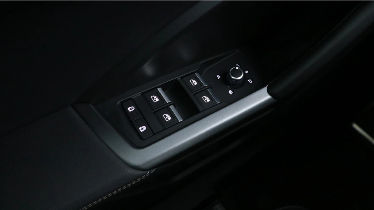 Audi Q3 35 TFSI S edition Competition | Adaptive cruise | Comfort sleutel | Stoelverwarming | 19