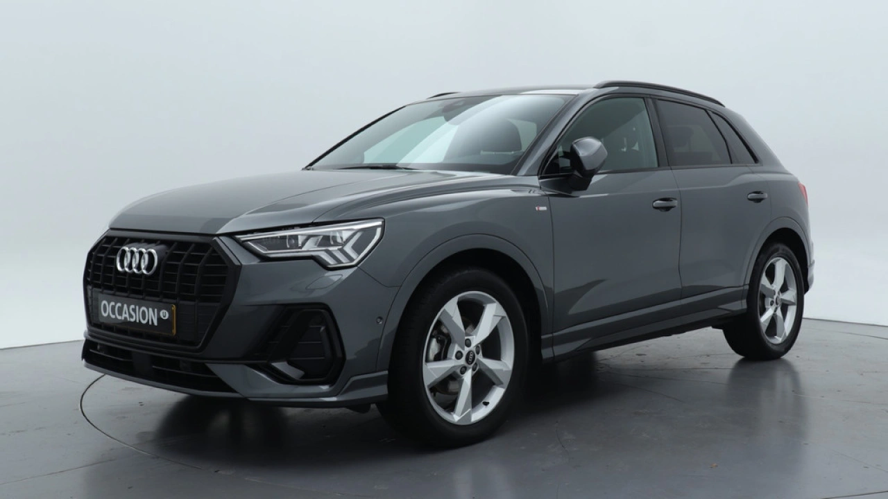 Audi Q3 35 TFSI S edition Competition | Adaptive cruise | Comfort sleutel | Stoelverwarming | 19