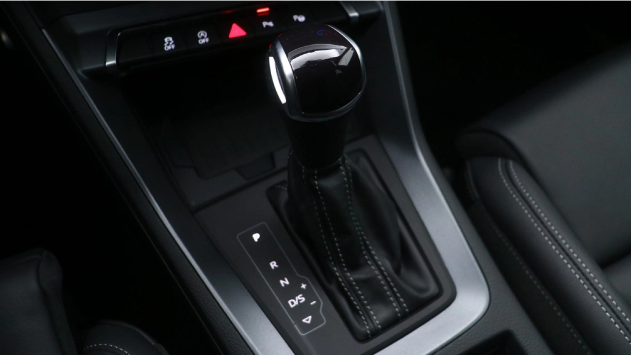 Audi Q3 35 TFSI S edition Competition | Adaptive cruise | Comfort sleutel | Stoelverwarming | 19