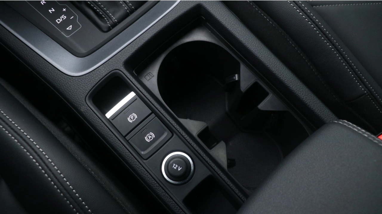 Audi Q3 35 TFSI S edition Competition | Adaptive cruise | Comfort sleutel | Stoelverwarming | 19