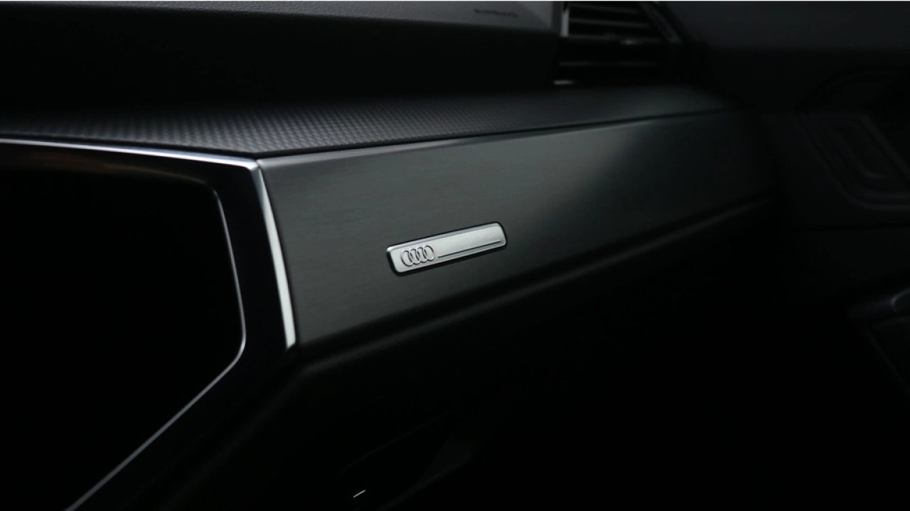 Audi Q3 35 TFSI S edition Competition | Adaptive cruise | Comfort sleutel | Stoelverwarming | 19