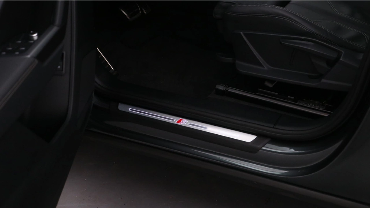 Audi Q3 35 TFSI S edition Competition | Adaptive cruise | Comfort sleutel | Stoelverwarming | 19