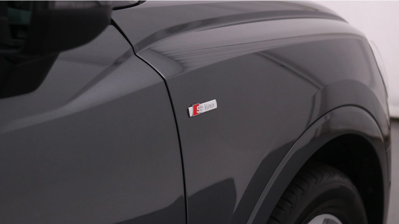 Audi Q3 35 TFSI S edition Competition | Adaptive cruise | Comfort sleutel | Stoelverwarming | 19