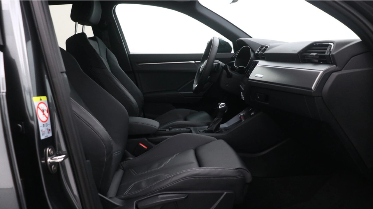 Audi Q3 35 TFSI S edition Competition | Adaptive cruise | Comfort sleutel | Stoelverwarming | 19