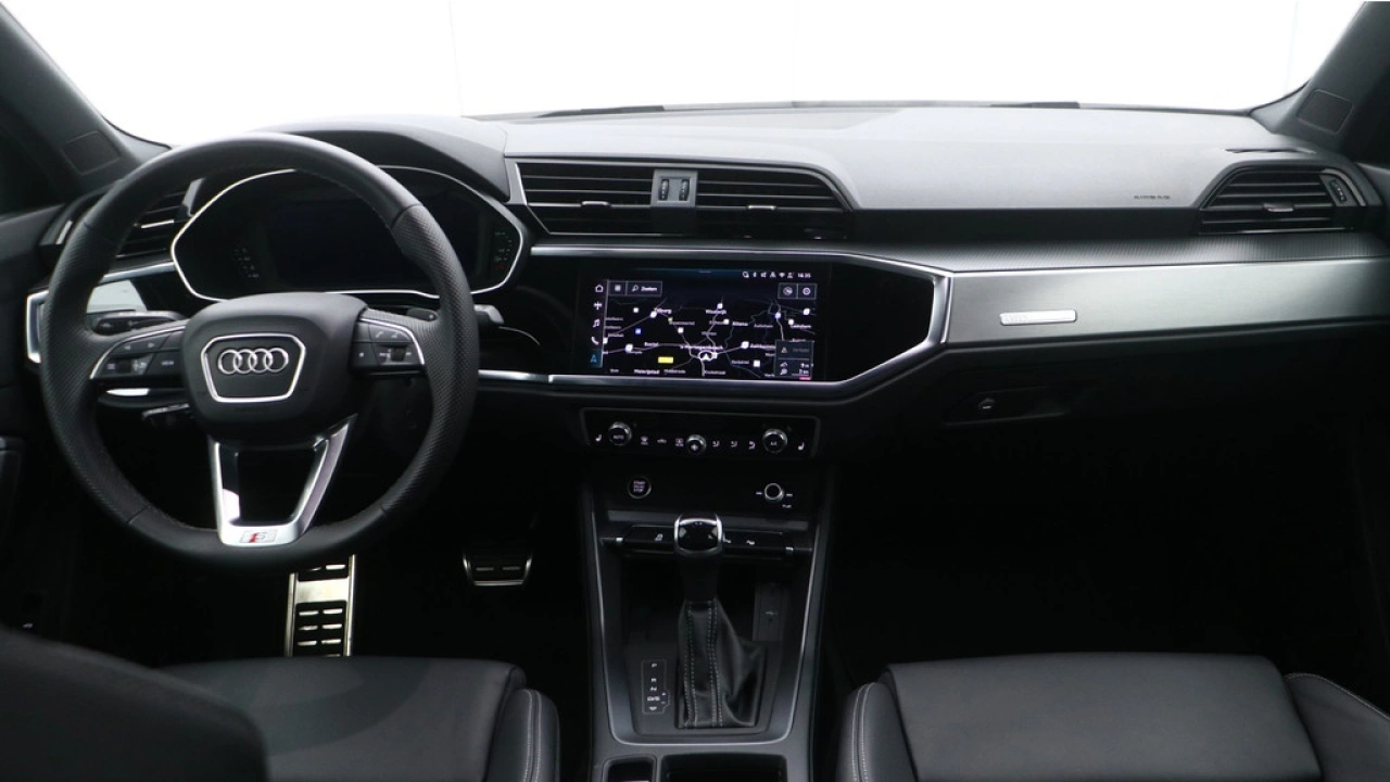 Audi Q3 35 TFSI S edition Competition | Adaptive cruise | Comfort sleutel | Stoelverwarming | 19
