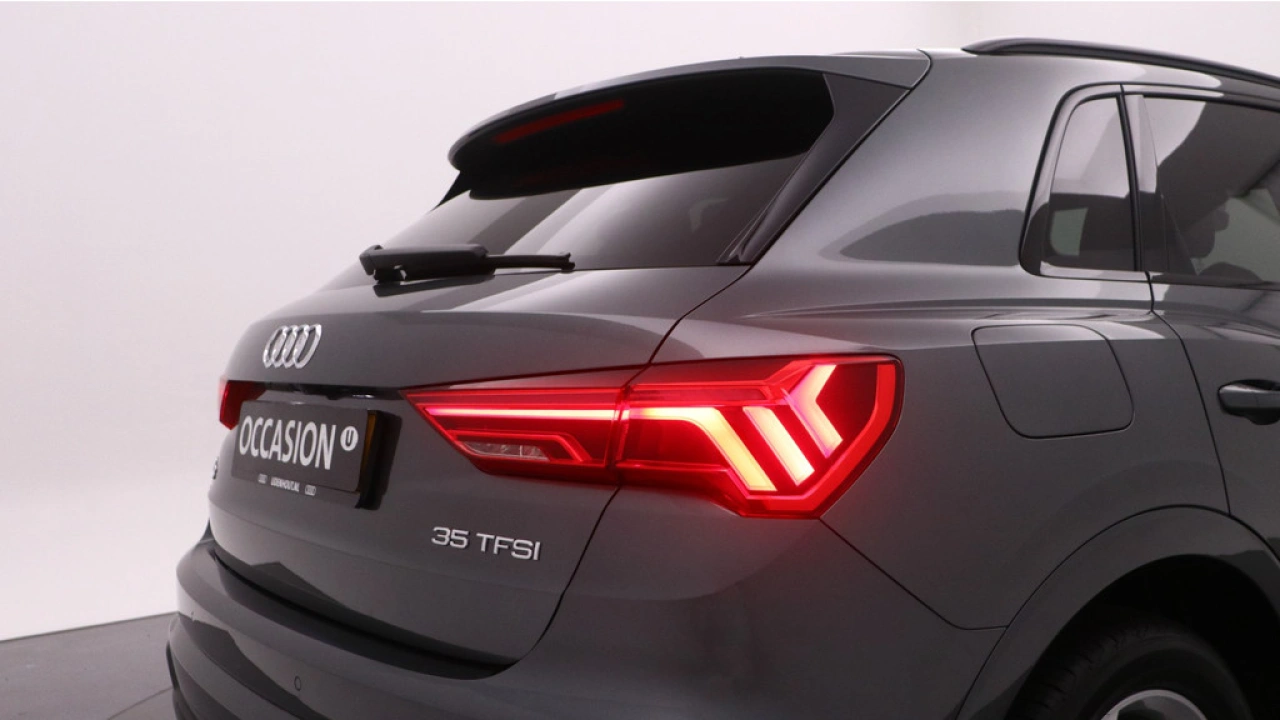 Audi Q3 35 TFSI S edition Competition | Adaptive cruise | Comfort sleutel | Stoelverwarming | 19