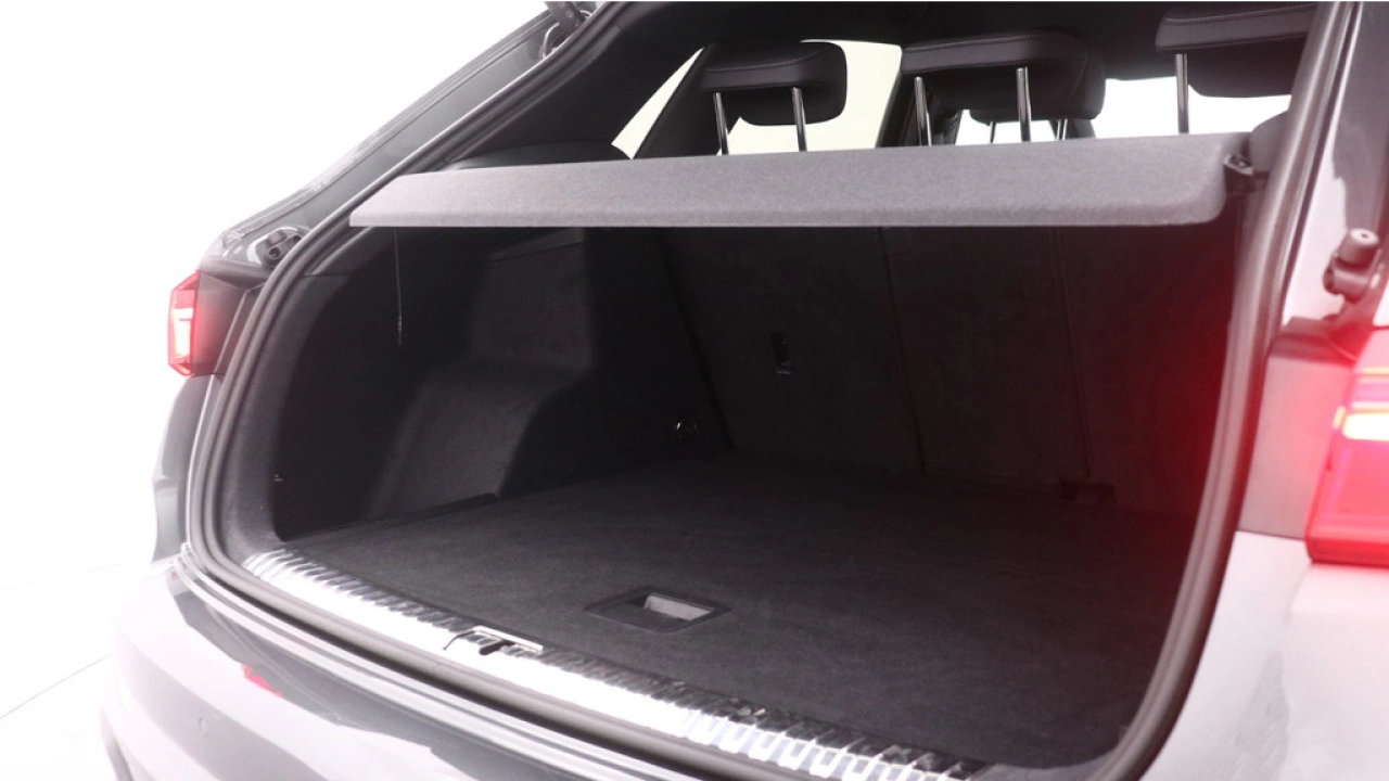 Audi Q3 35 TFSI S edition Competition | Adaptive cruise | Comfort sleutel | Stoelverwarming | 19