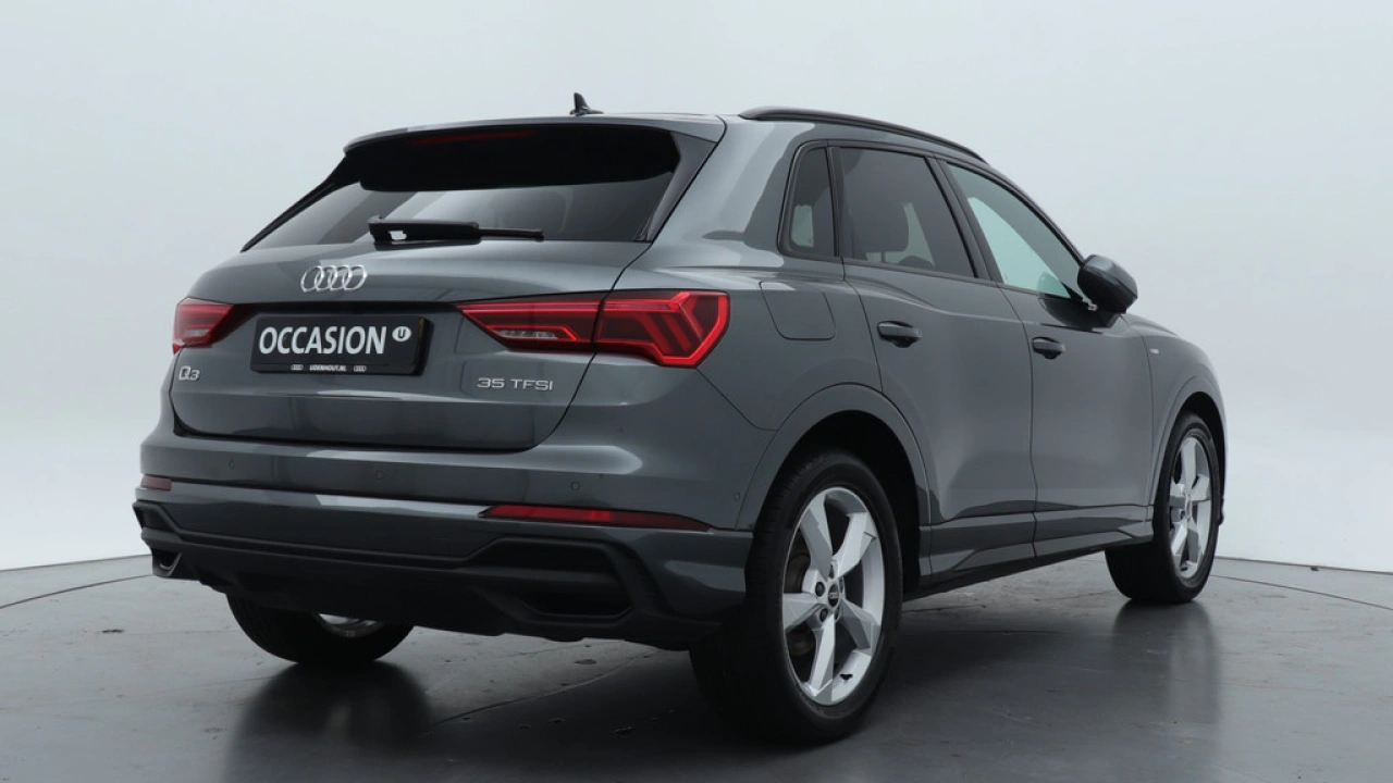 Audi Q3 35 TFSI S edition Competition | Adaptive cruise | Comfort sleutel | Stoelverwarming | 19