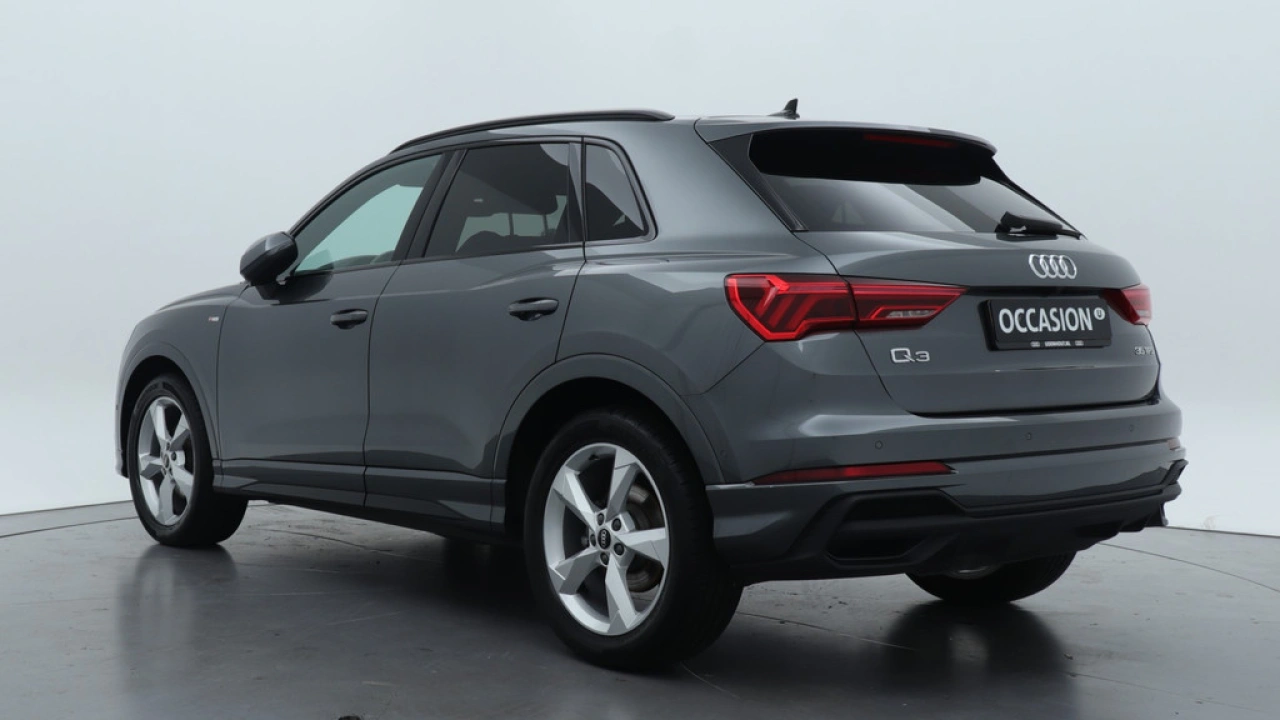 Audi Q3 35 TFSI S edition Competition | Adaptive cruise | Comfort sleutel | Stoelverwarming | 19