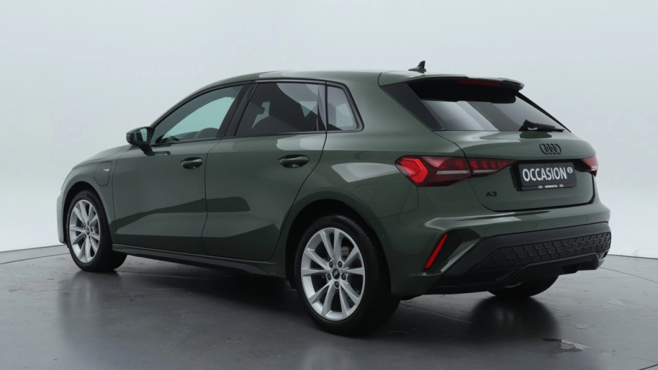 Audi A3 Sportback 40 TFSI e S edition | Panoramadak | Zwart optiek | Carplay |