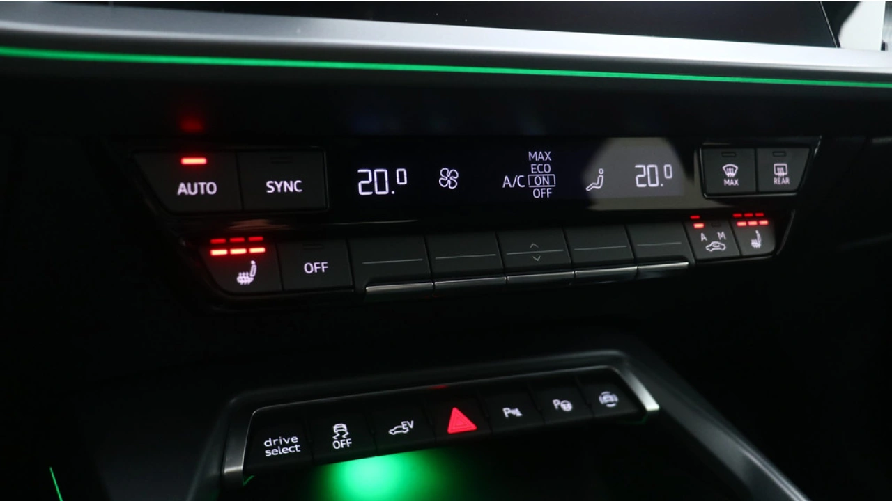 Audi A3 Sportback 40 TFSI e S edition | Panoramadak | Zwart optiek | Carplay |