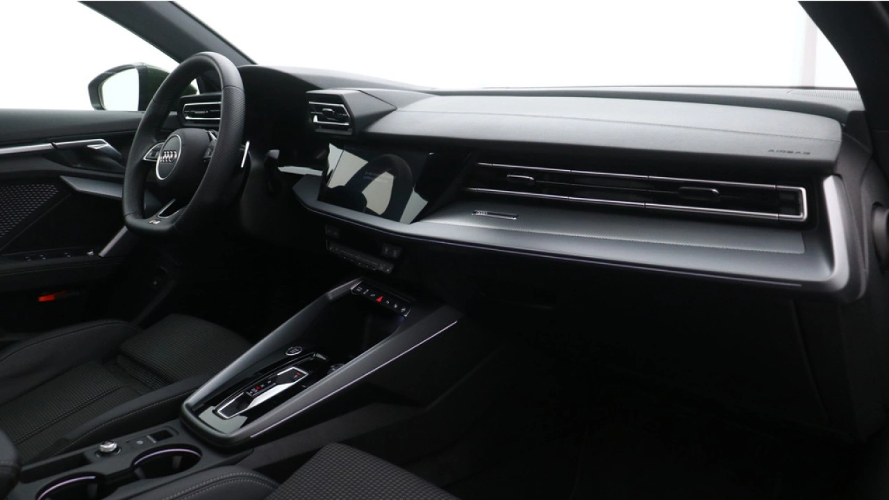 Audi A3 Sportback 40 TFSI e S edition | Panoramadak | Zwart optiek | Carplay |