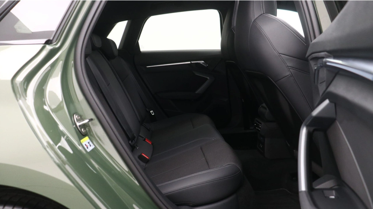 Audi A3 Sportback 40 TFSI e S edition | Panoramadak | Zwart optiek | Carplay |