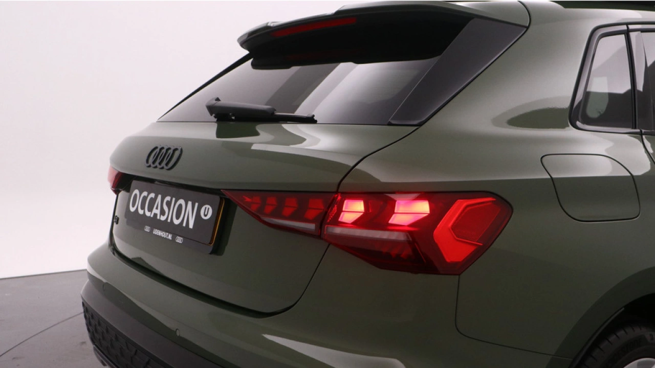 Audi A3 Sportback 40 TFSI e S edition | Panoramadak | Zwart optiek | Carplay |