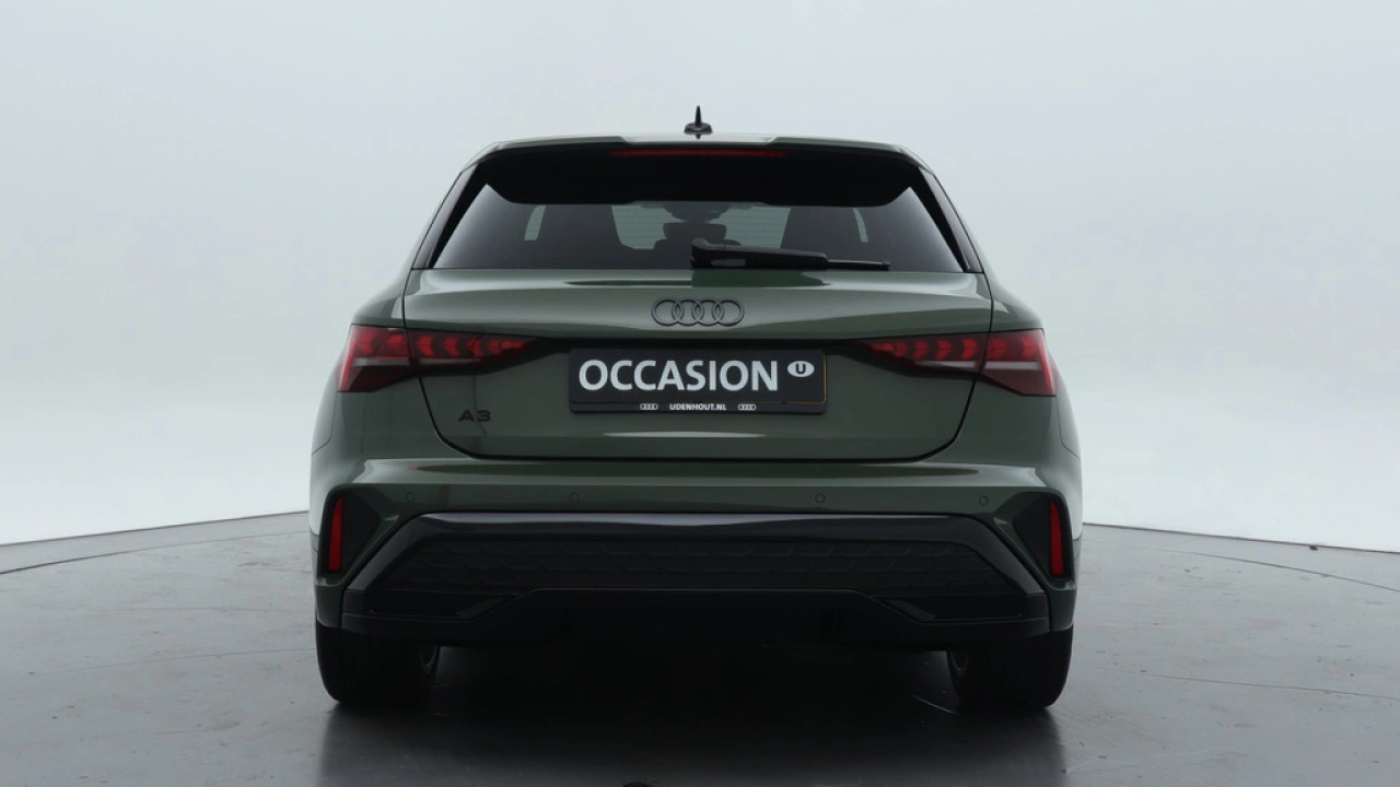 Audi A3 Sportback 40 TFSI e S edition | Panoramadak | Zwart optiek | Carplay |