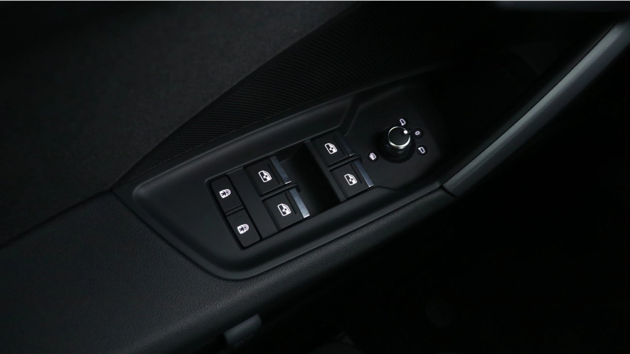 Audi A3 Limousine 30 TFSI Advanced edition | PDC | Carplay |