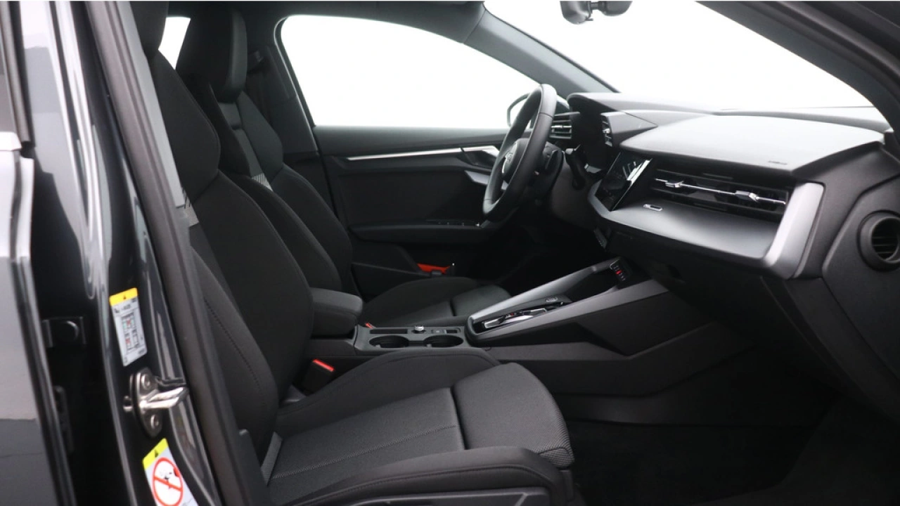 Audi A3 Limousine 30 TFSI Advanced edition | PDC | Carplay |