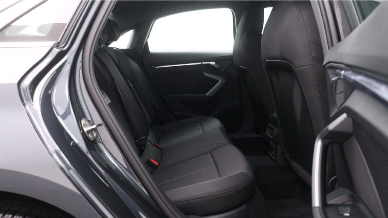 Audi A3 Limousine 30 TFSI Advanced edition | PDC | Carplay |