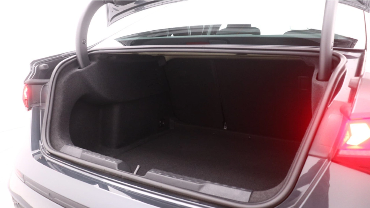 Audi A3 Limousine 30 TFSI Advanced edition | PDC | Carplay |