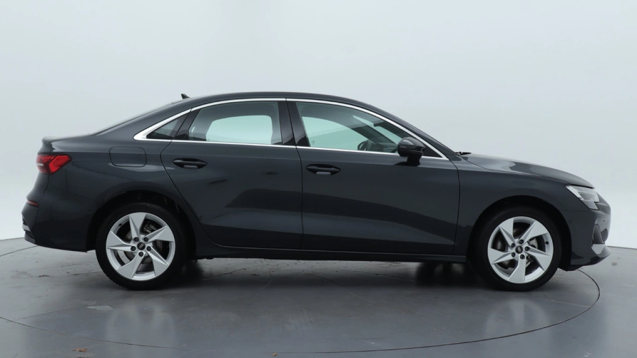 Audi A3 Limousine 30 TFSI Advanced edition | PDC | Carplay |