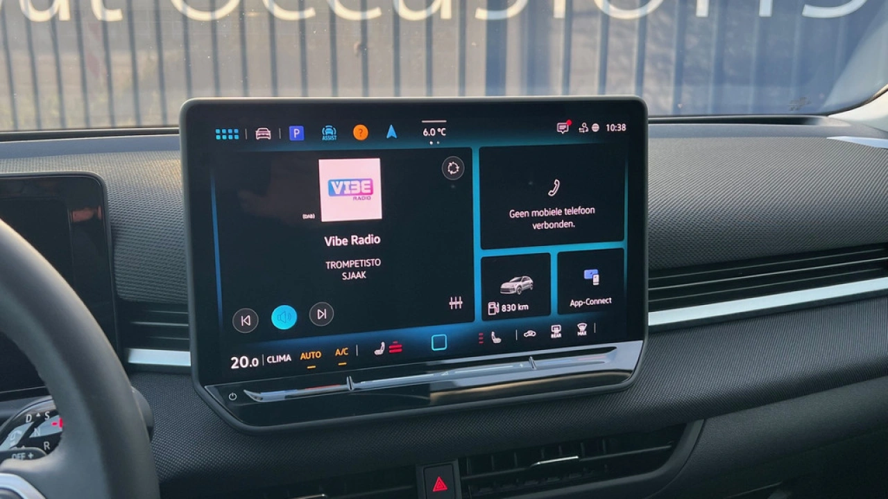 Volkswagen T-Roc 1.5 eTsi 116pk DSG Life First Edition App Connect