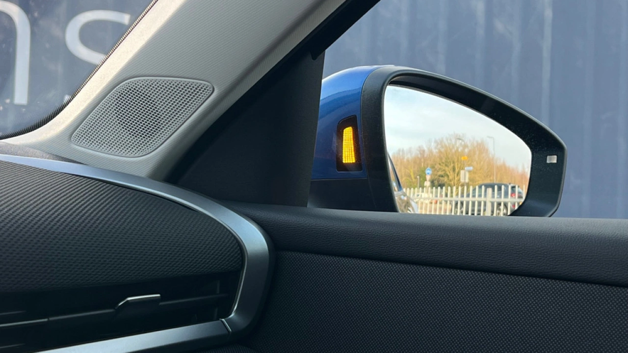 Volkswagen T-Roc 1.5 eTsi 116pk DSG Life First Edition App Connect