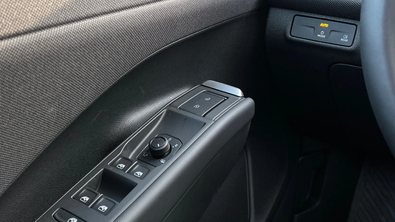 Volkswagen T-Roc 1.5 eTsi 116pk DSG Life First Edition App Connect