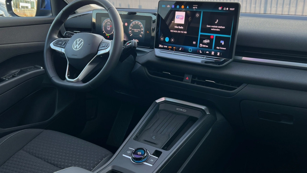 Volkswagen T-Roc 1.5 eTsi 116pk DSG Life First Edition App Connect