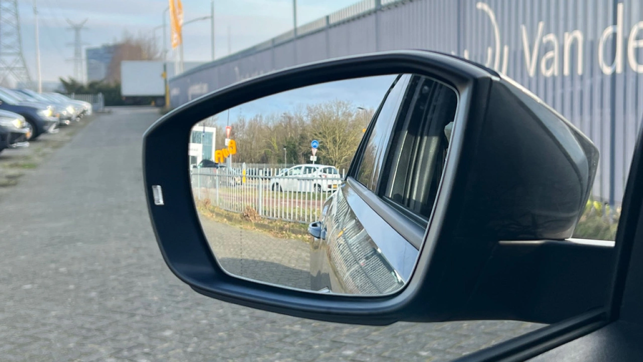 Volkswagen T-Roc 1.5 TSI 150pk DSG Sport Business R Panoramadak