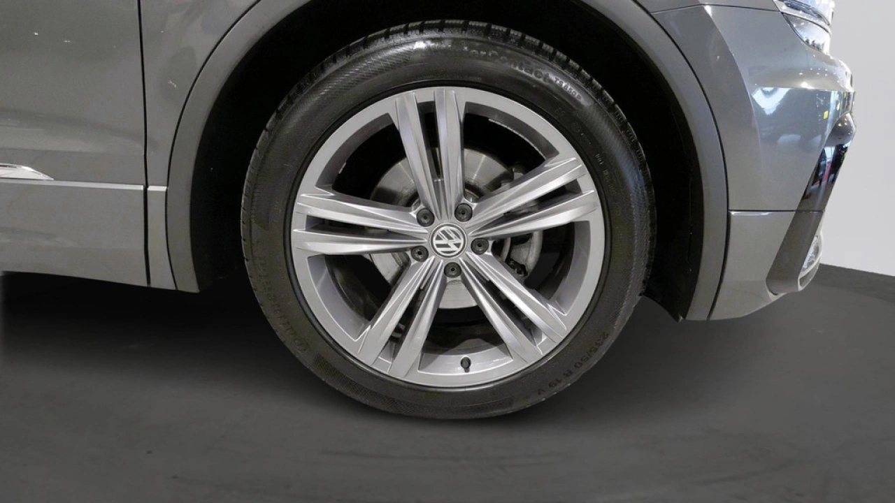 Volkswagen Tiguan 1.5 TSI ACT Highline Business R | Panorama/schuifdak | Led Plus | 1e eigenaar