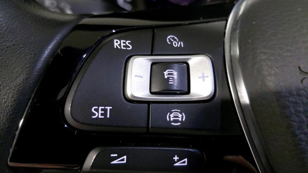 Volkswagen Tiguan 1.5 TSI ACT Highline Business R | Panorama/schuifdak | Led Plus | 1e eigenaar