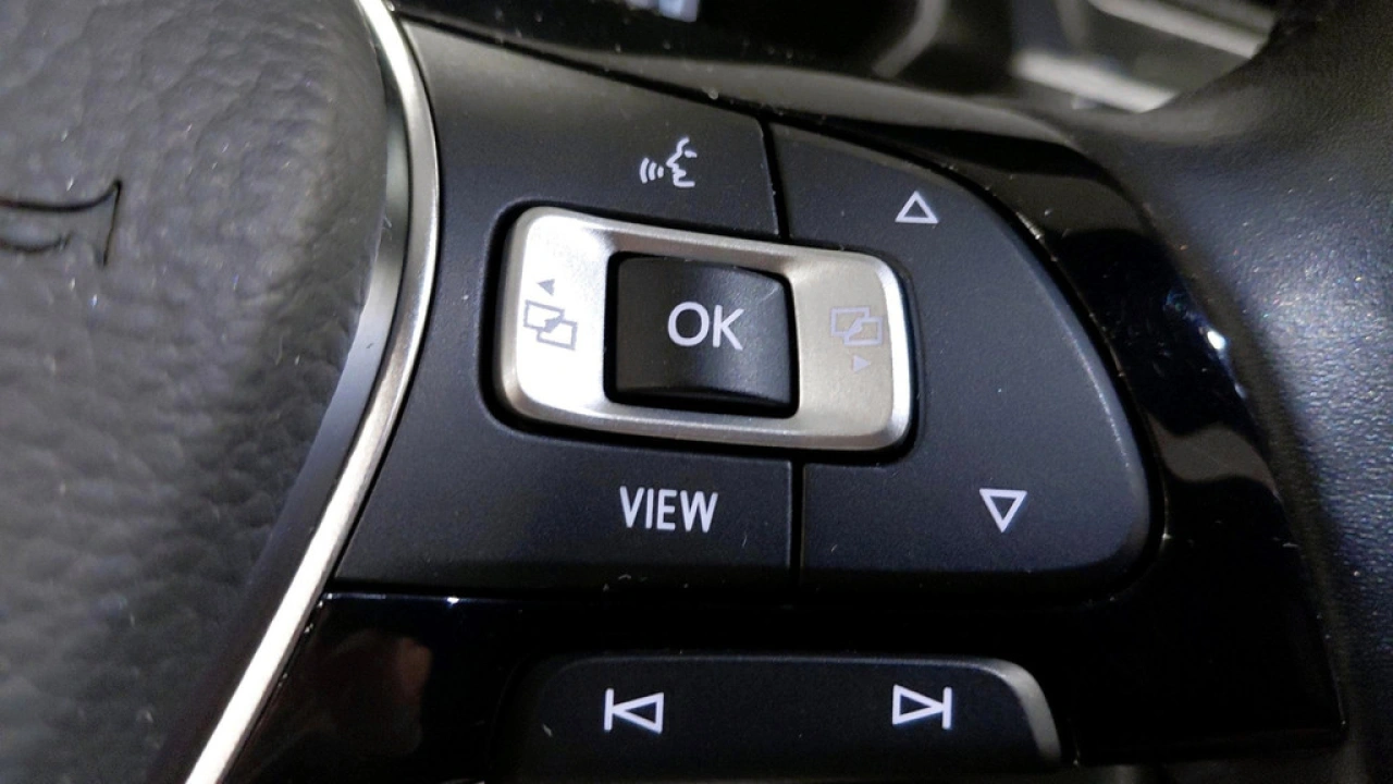 Volkswagen Tiguan 1.5 TSI ACT Highline Business R | Panorama/schuifdak | Led Plus | 1e eigenaar