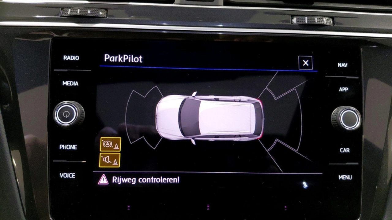 Volkswagen Tiguan 1.5 TSI ACT Highline Business R | Panorama/schuifdak | Led Plus | 1e eigenaar