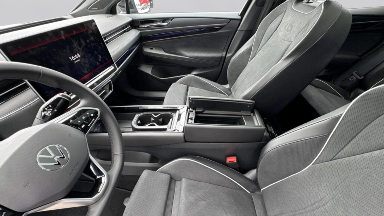 Volkswagen ID.7 Tourer Pro Limited Edition 77 kWh Trekhaak Black edition Interieur style pakket plus Exterieur pakket plus