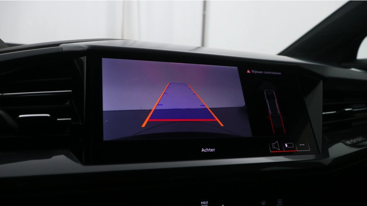 Audi Q4 e-tron 45 quattro S Edition 82 kWh| Assistentie Plus | Zwart optiek | Carplay |