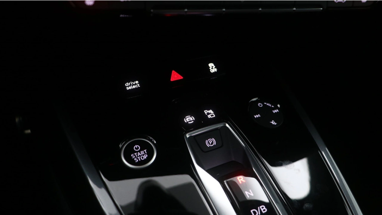 Audi Q4 e-tron 45 quattro S Edition 82 kWh| Assistentie Plus | Zwart optiek | Carplay |