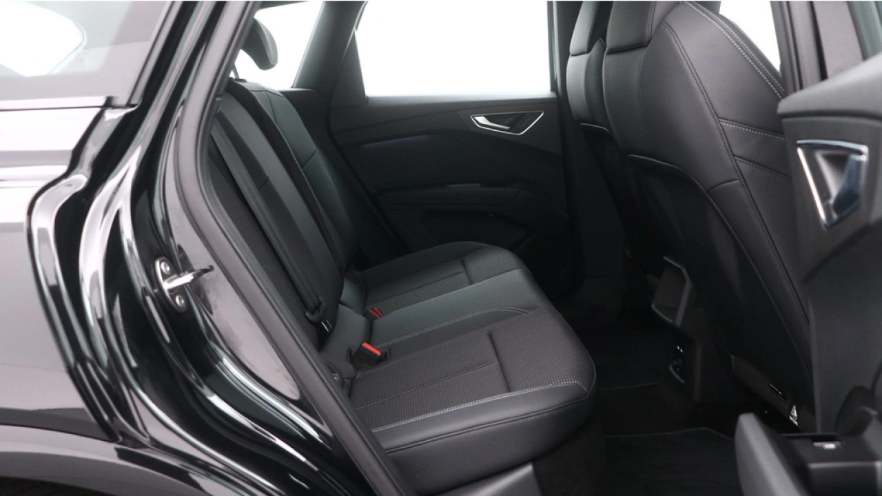 Audi Q4 e-tron 45 quattro S Edition 82 kWh| Assistentie Plus | Zwart optiek | Carplay |