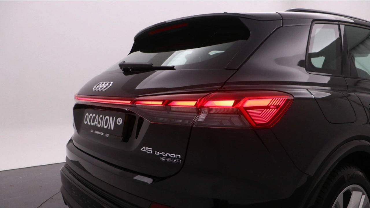 Audi Q4 e-tron 45 quattro S Edition 82 kWh| Assistentie Plus | Zwart optiek | Carplay |
