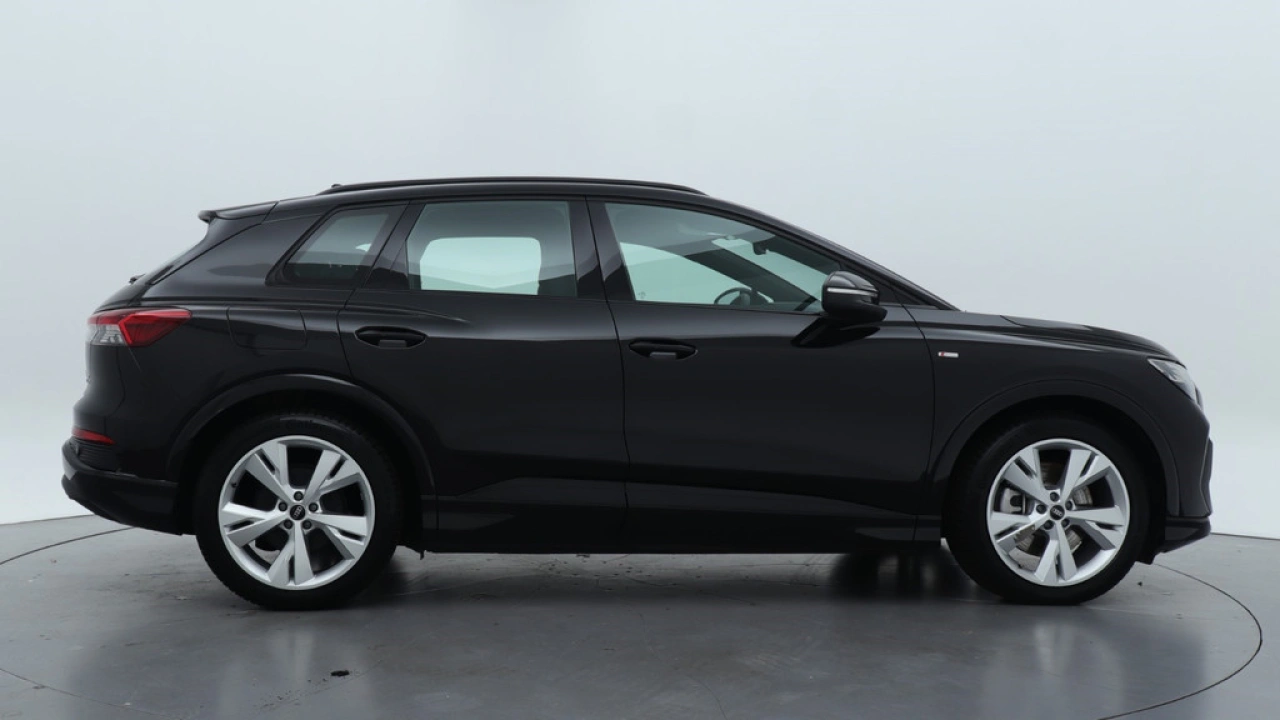 Audi Q4 e-tron 45 quattro S Edition 82 kWh| Assistentie Plus | Zwart optiek | Carplay |