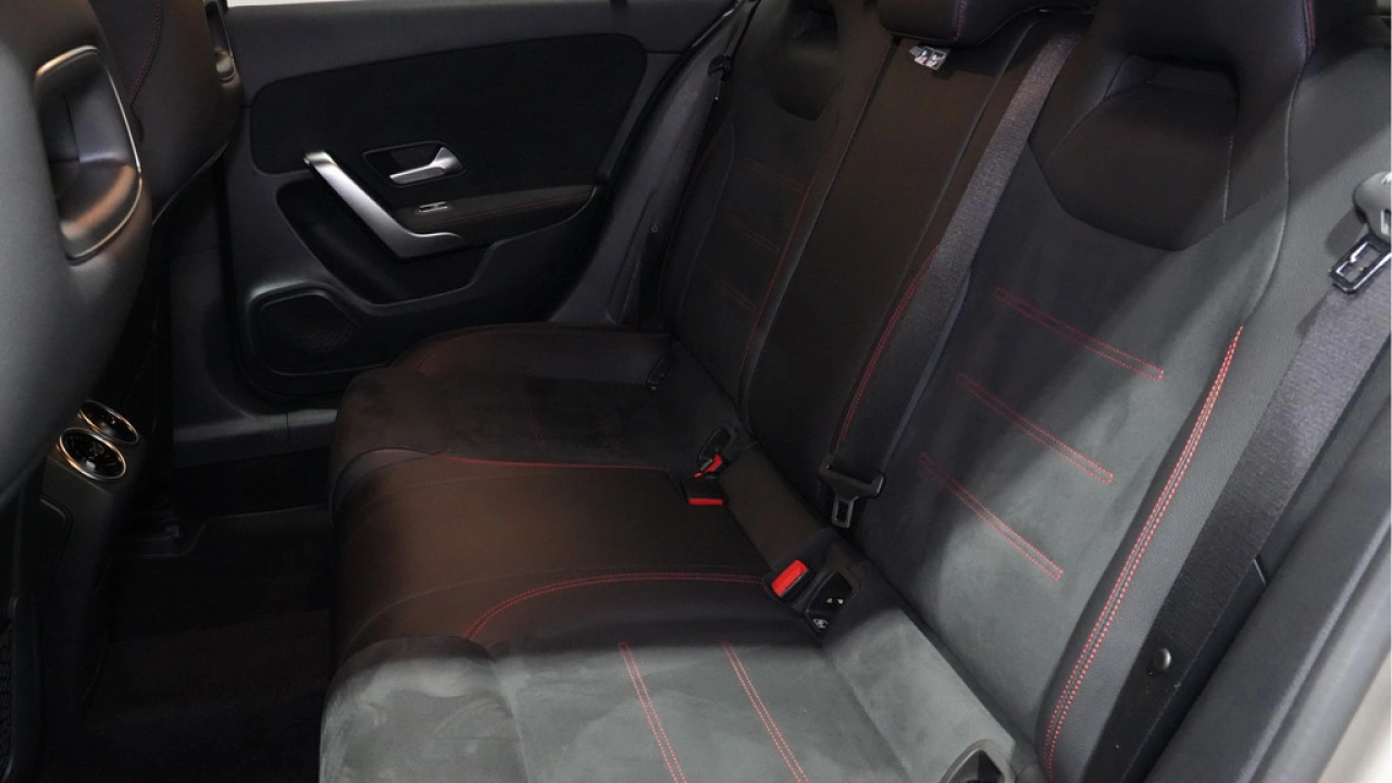 Mercedes-Benz A-Klasse 180 Business Solution AMG