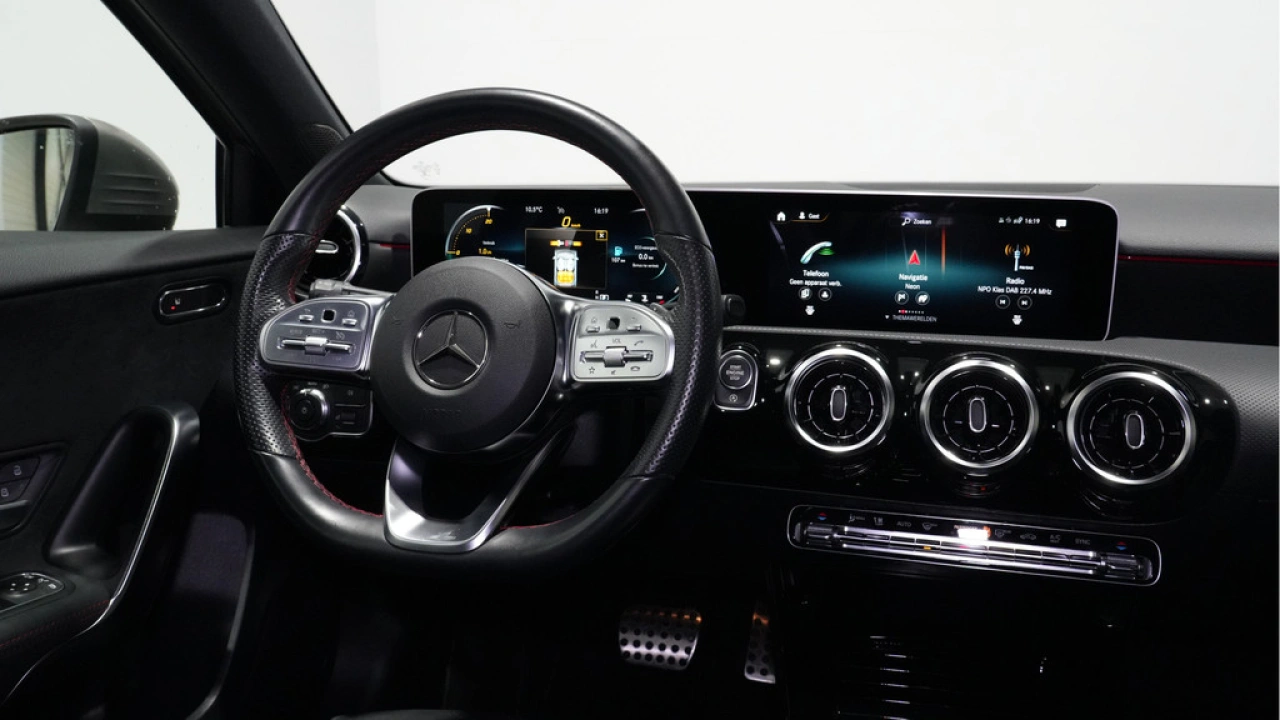 Mercedes-Benz A-Klasse 180 Business Solution AMG