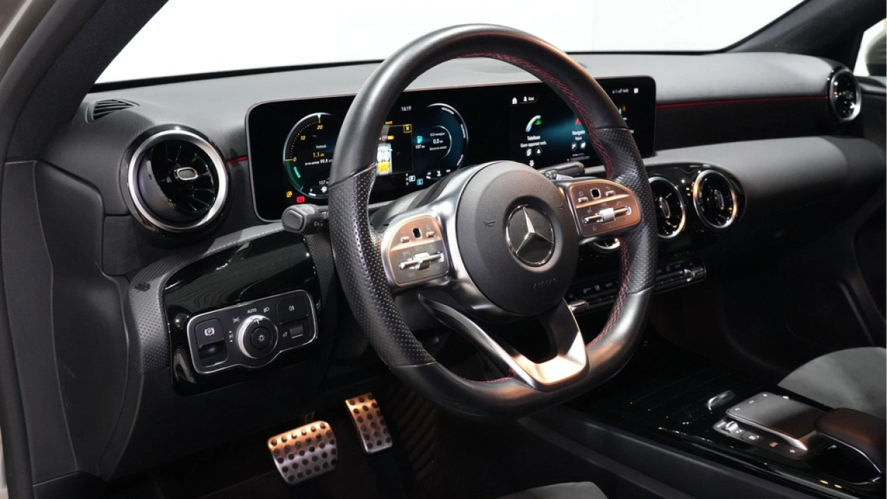 Mercedes-Benz A-Klasse 180 Business Solution AMG